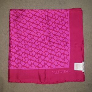 Valentino Toile Iconographe Silk Scarf - Vlogo monogram PP in pink